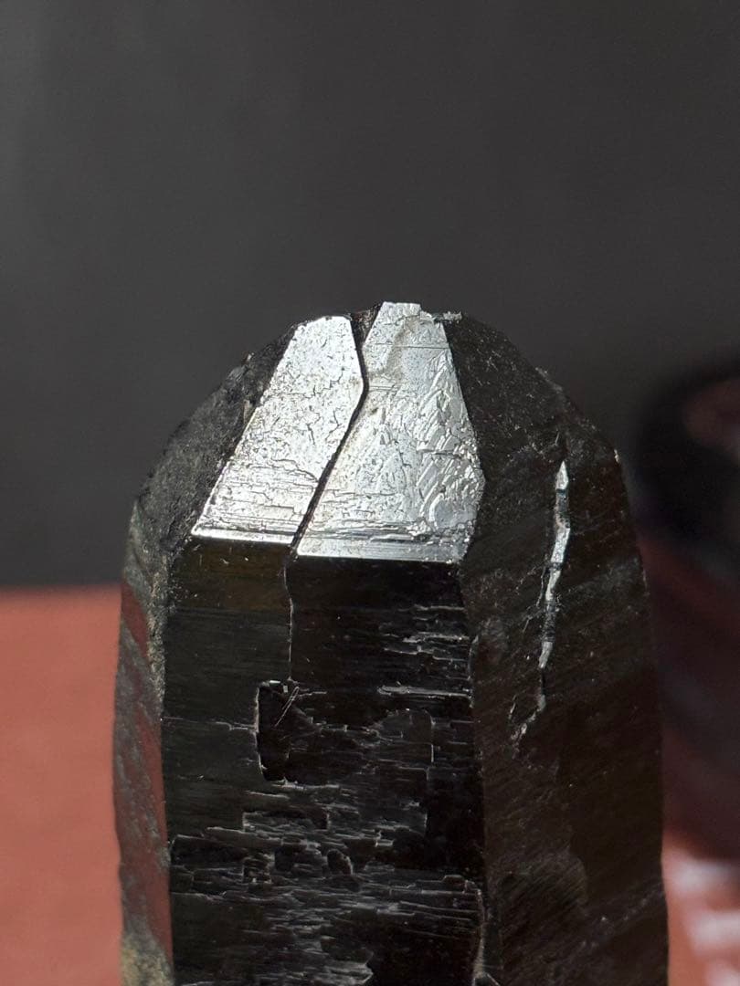 【超希少】天然モリオン 黒水晶(山東省産)鉱山閉鎖 台座付き