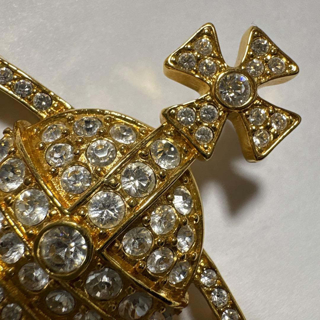 ヴィヴィアン・ウエストウッド　ブローチ