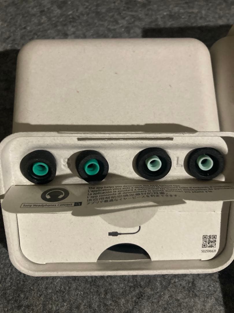 【美品】SONY WF-1000XM4 ノイズキャンセリングイヤホン 付属品あり