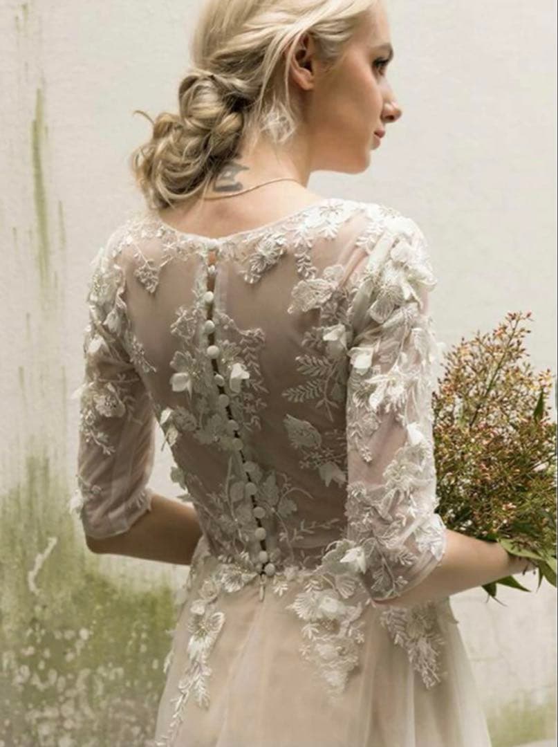 ウェディングドレス フラワーモチーフ刺繍長袖 Aライン