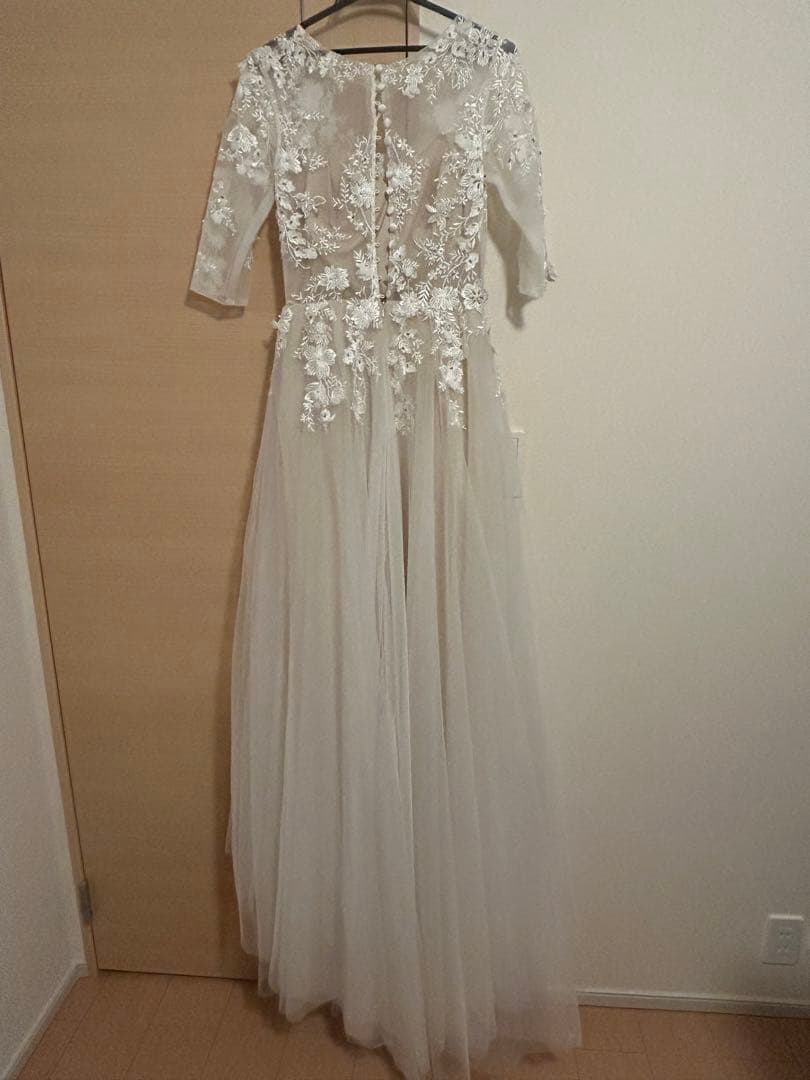 ウェディングドレス フラワーモチーフ刺繍長袖 Aライン