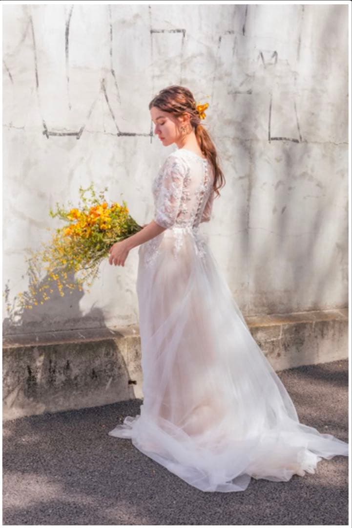 ウェディングドレス フラワーモチーフ刺繍長袖 Aライン