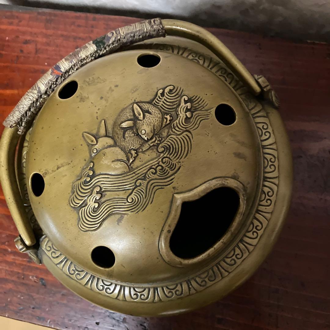 アンティークな黄銅製持ち手付き手焙り（波兎や雷紋などの装飾金工）