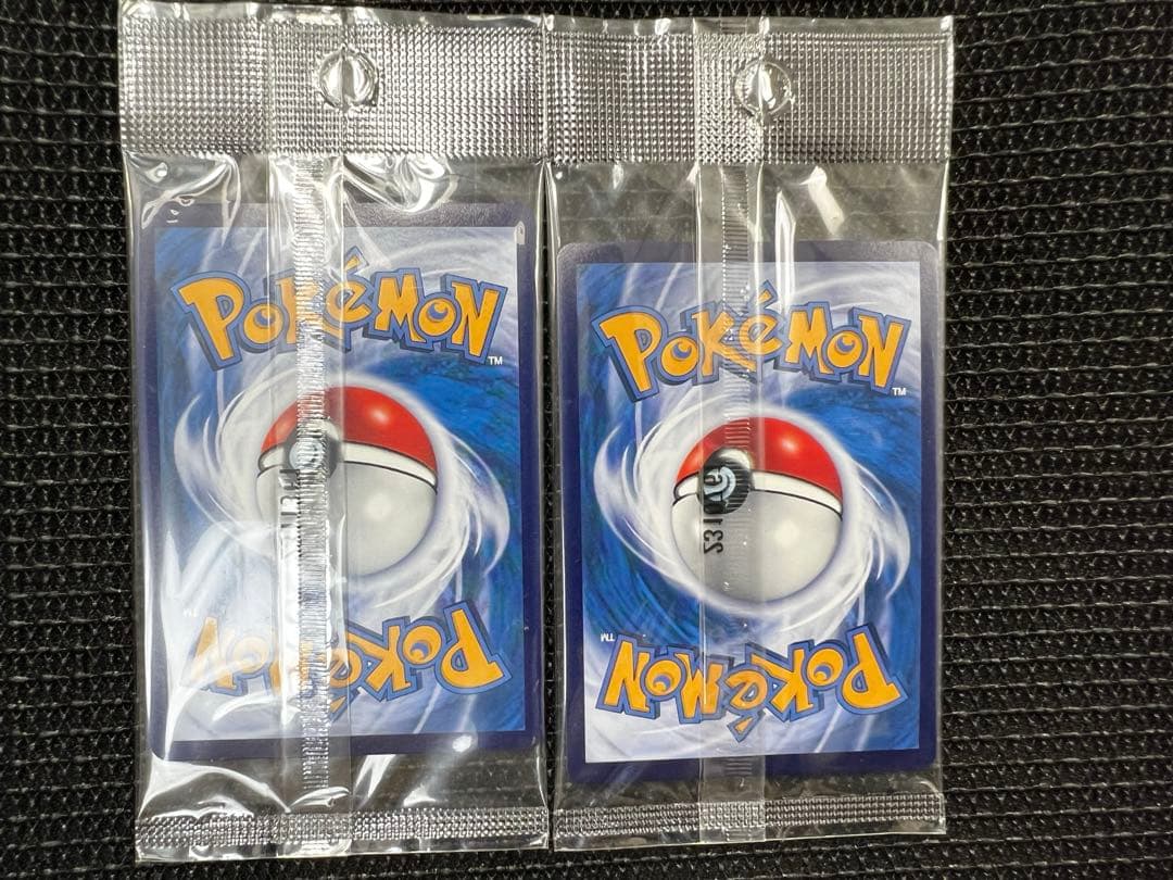 【未開封】 ポケモンカード バティックシャツを着たピカチュウ (ネイティオ柄)