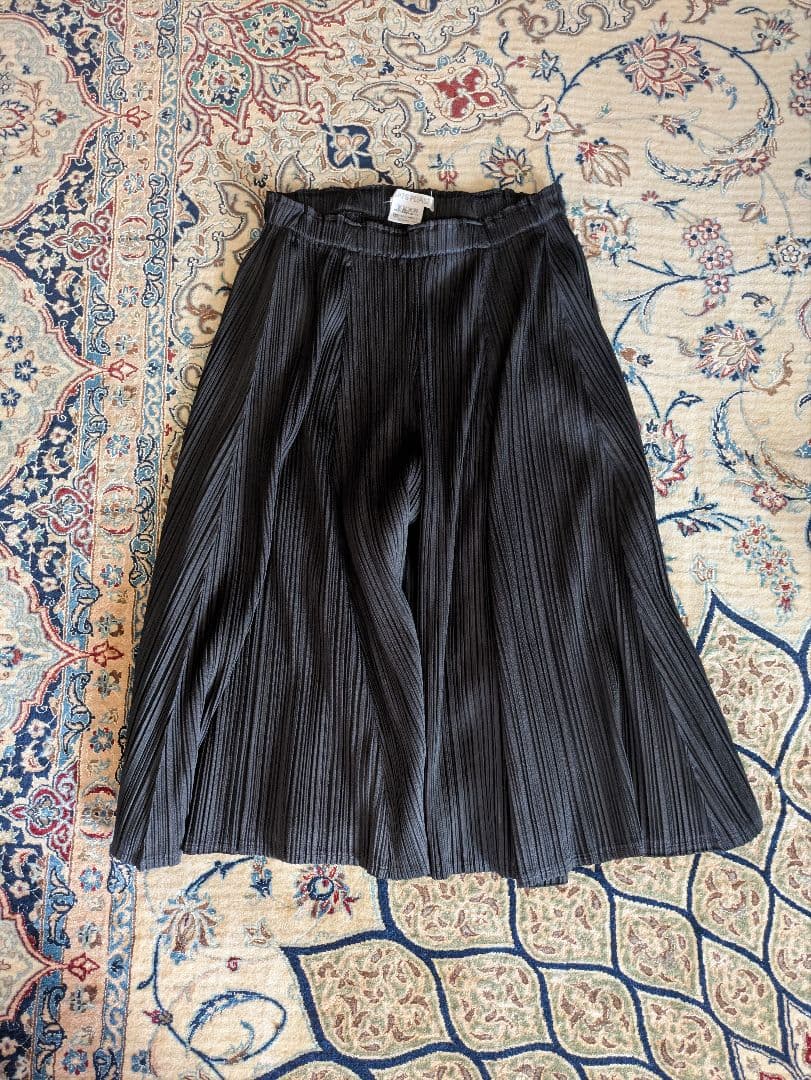 プリーツプリーツ、イッセイミヤケ ブラック プリーツスカート ひざ丈