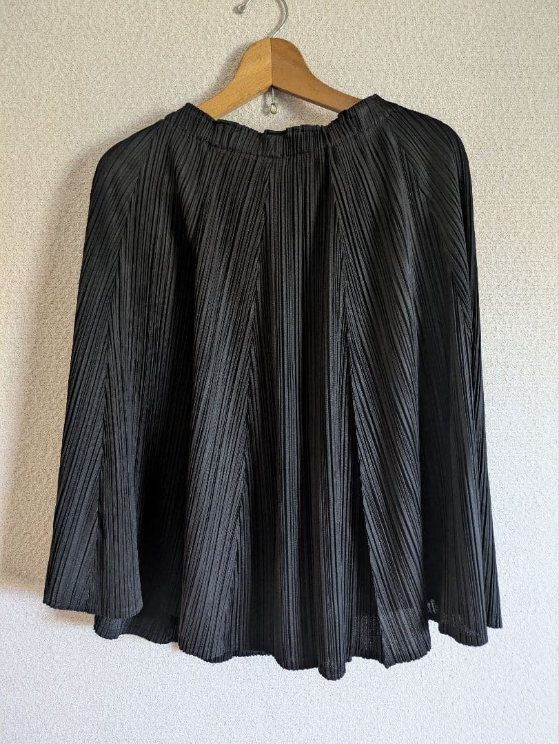 プリーツプリーツ、イッセイミヤケ ブラック プリーツスカート ひざ丈