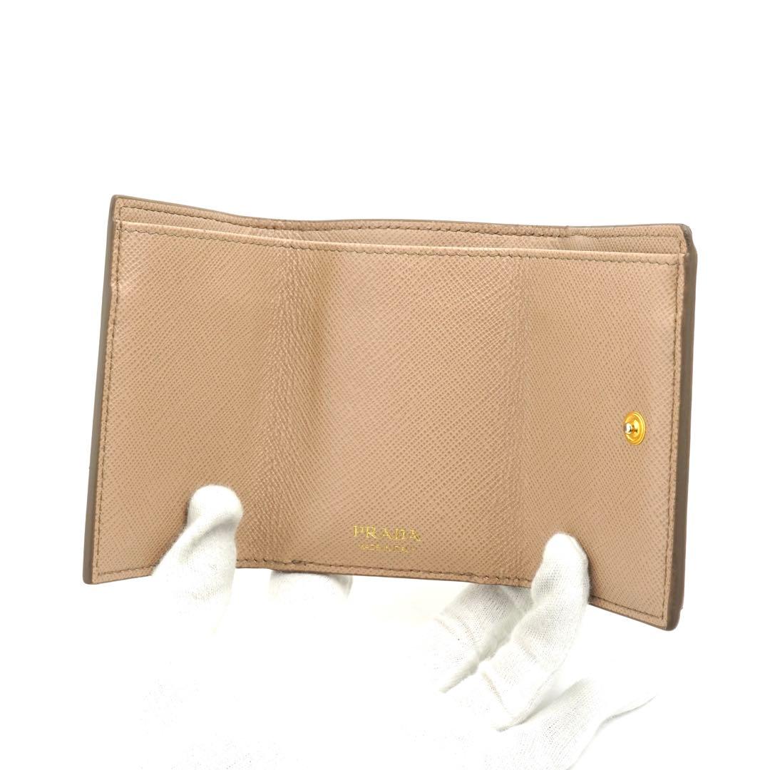 ✨未使用に近い　PRADA ミニ財布　サフィアーノレザー　三角プレート　ベージュ