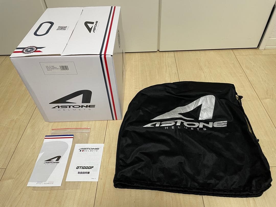 アストン GT1000-F フルフェイス カーボンヘルメット Mサイズ