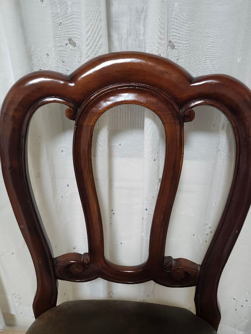 装飾的な彫刻付きブラウン椅子アンティークチェア