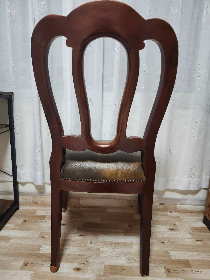 装飾的な彫刻付きブラウン椅子アンティークチェア