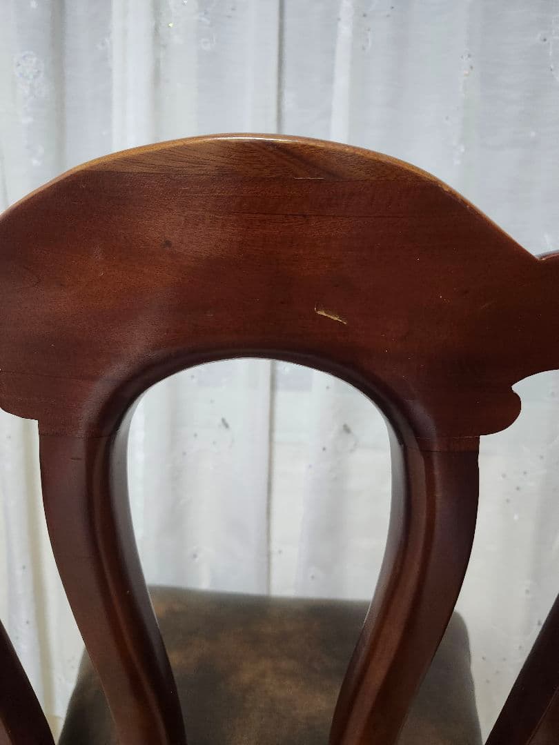 装飾的な彫刻付きブラウン椅子アンティークチェア