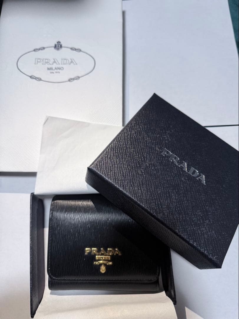 PRADA プラダ 三つ折り財布 サフィアーノ 黒×赤