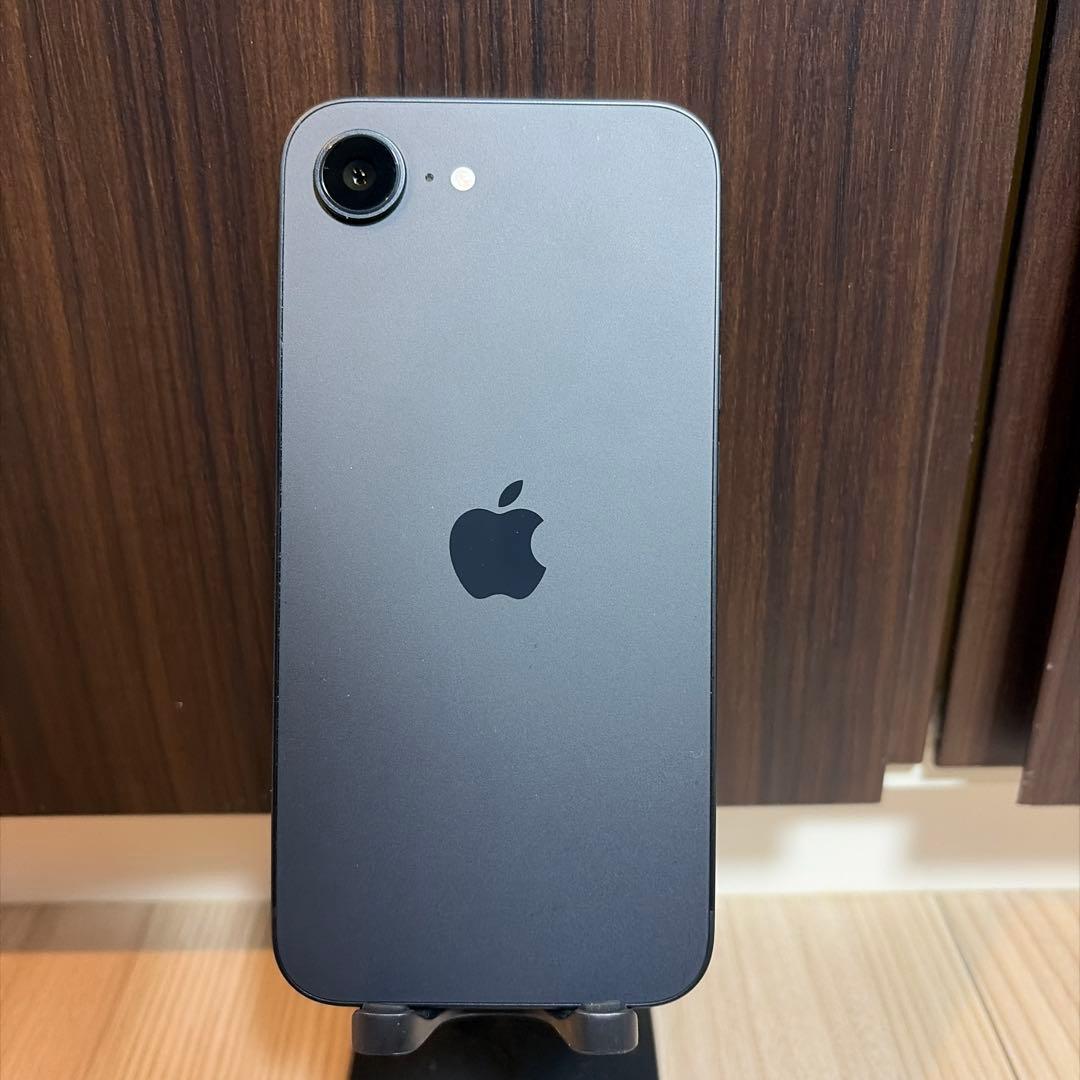 【美品】 iPhone16e ブラック 256GB 本体 SIMロック解除済