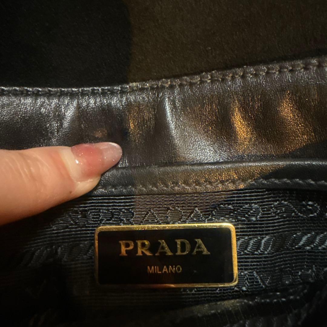 PRADA ブラック ショルダーバッグ　サフィアーノ