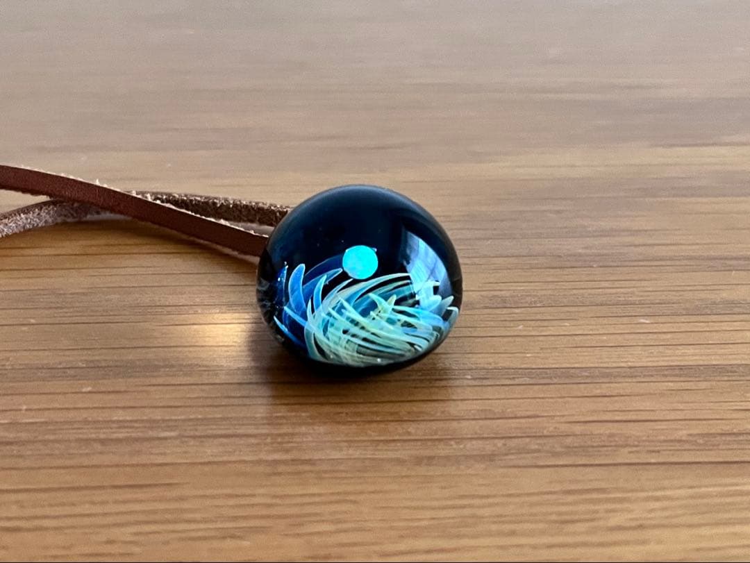 ハンドメイド ガラス ネックレス　宇宙ガラス 渦巻き模様