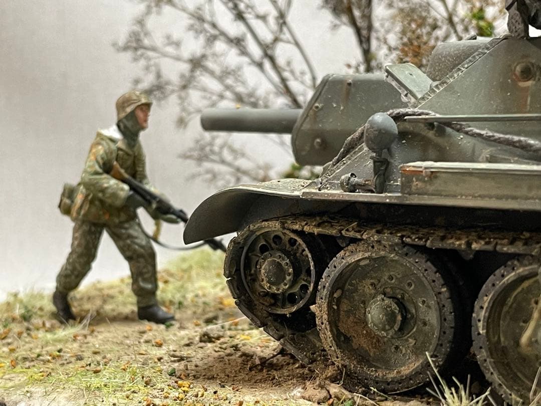戦車ジオラマ　1/35 ロシアSU122と親衛隊兵士