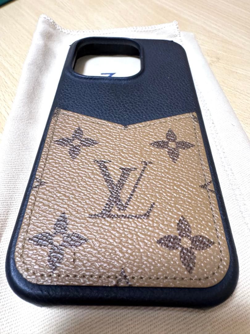 美品［正規品］ルイヴィトン　iPhone 15 Pro ケース箱付き