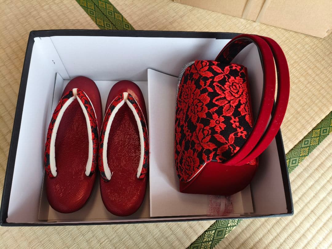 豪華なフル振袖セット 黒 赤 正絹 小物付き 呉服屋さん購入