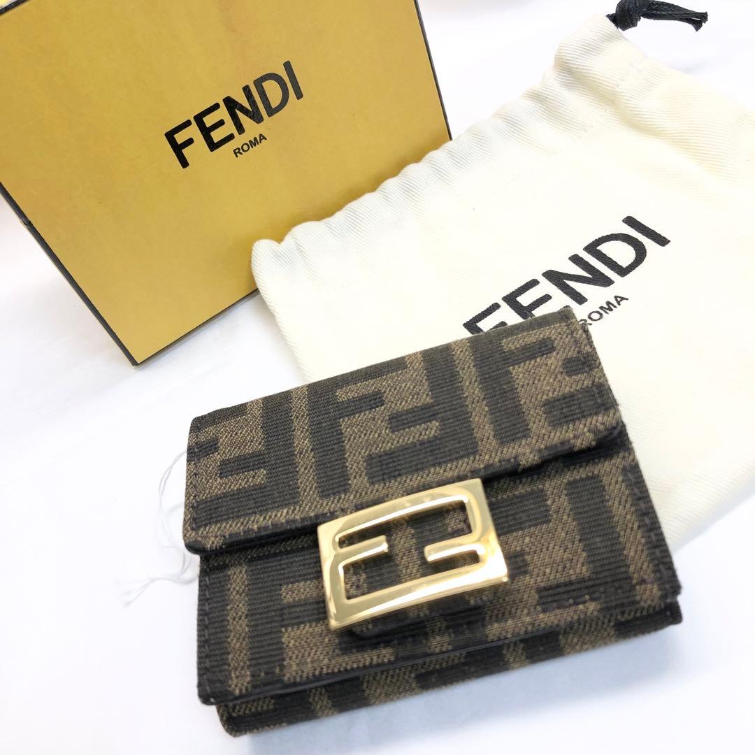 【Ris✨】　フェンディ FENDI 三つ折り財布 小銭入付き FF