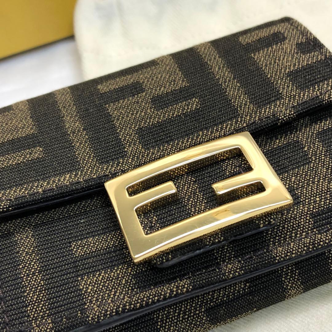 【Ris✨】　フェンディ FENDI 三つ折り財布 小銭入付き FF