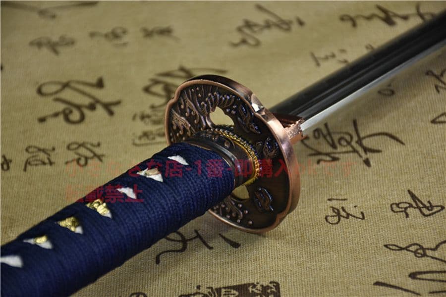 刀を押す 武具　刀装具　日本刀　模造刀   居合刀