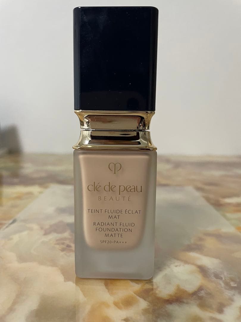 タンフリュイドエクラ マット　オークル10 クレドポーボーテ