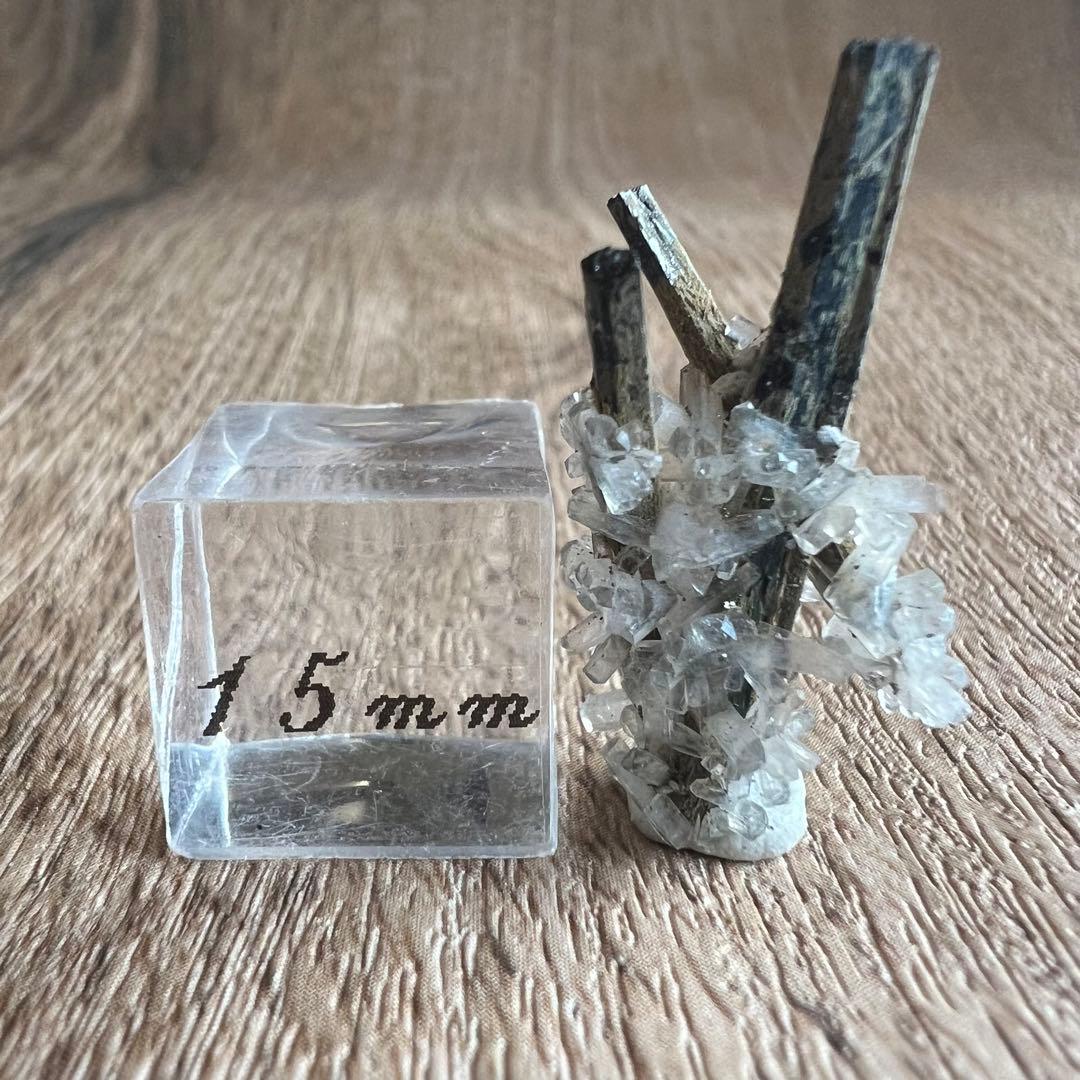 エジリン輝石 ナトロライト 30 共生 鉱物 標本 原石