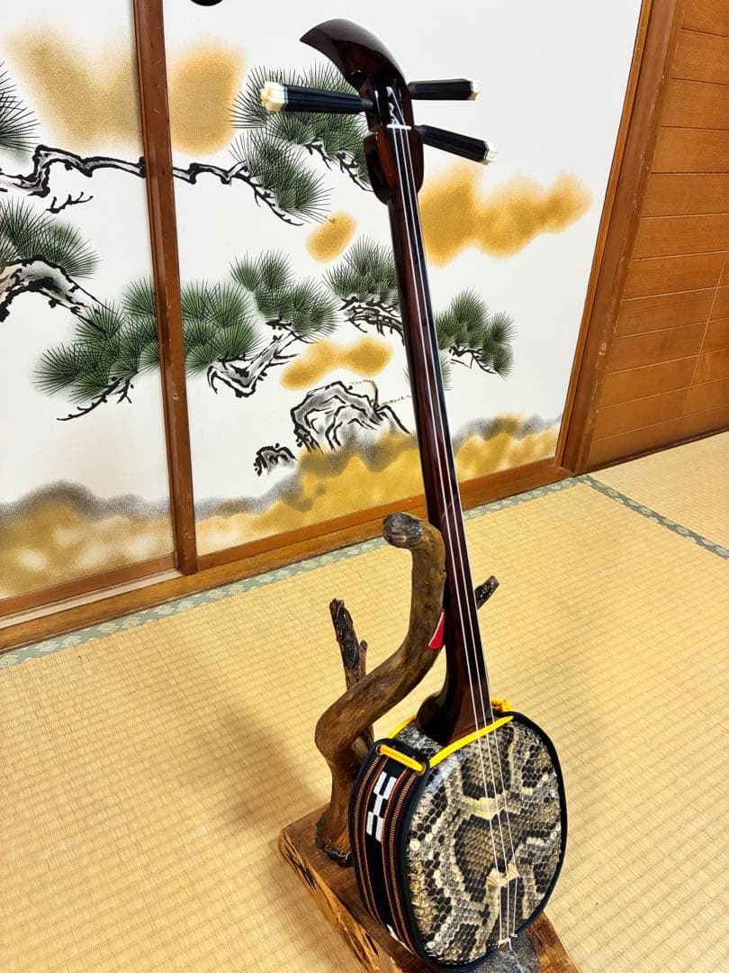 沖縄三線！黒木！上質黒檀！真壁型 ！本蛇皮　本張り【一枚張り】