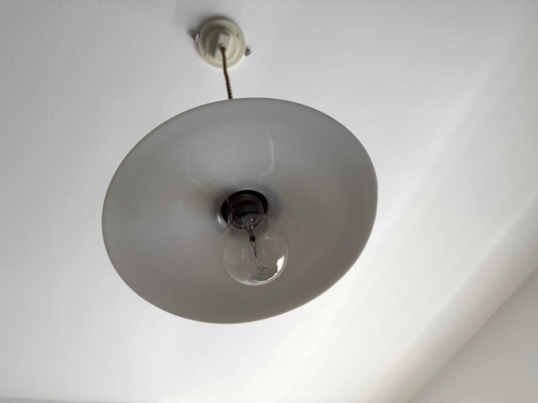 すぐ使えます　antique milk glass lamp アンティーク