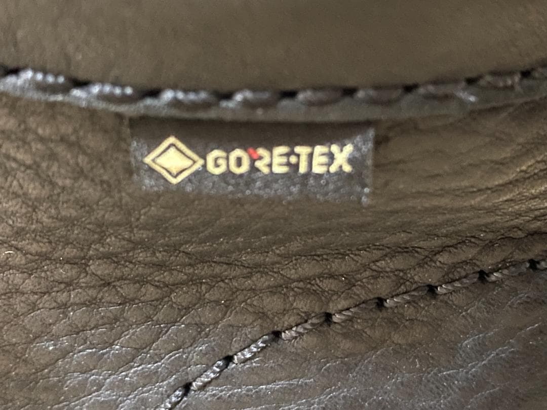 着用1回　クラークス　ワラビーブーツ　ゴアテックス　黒ブラックレザー25.5cm