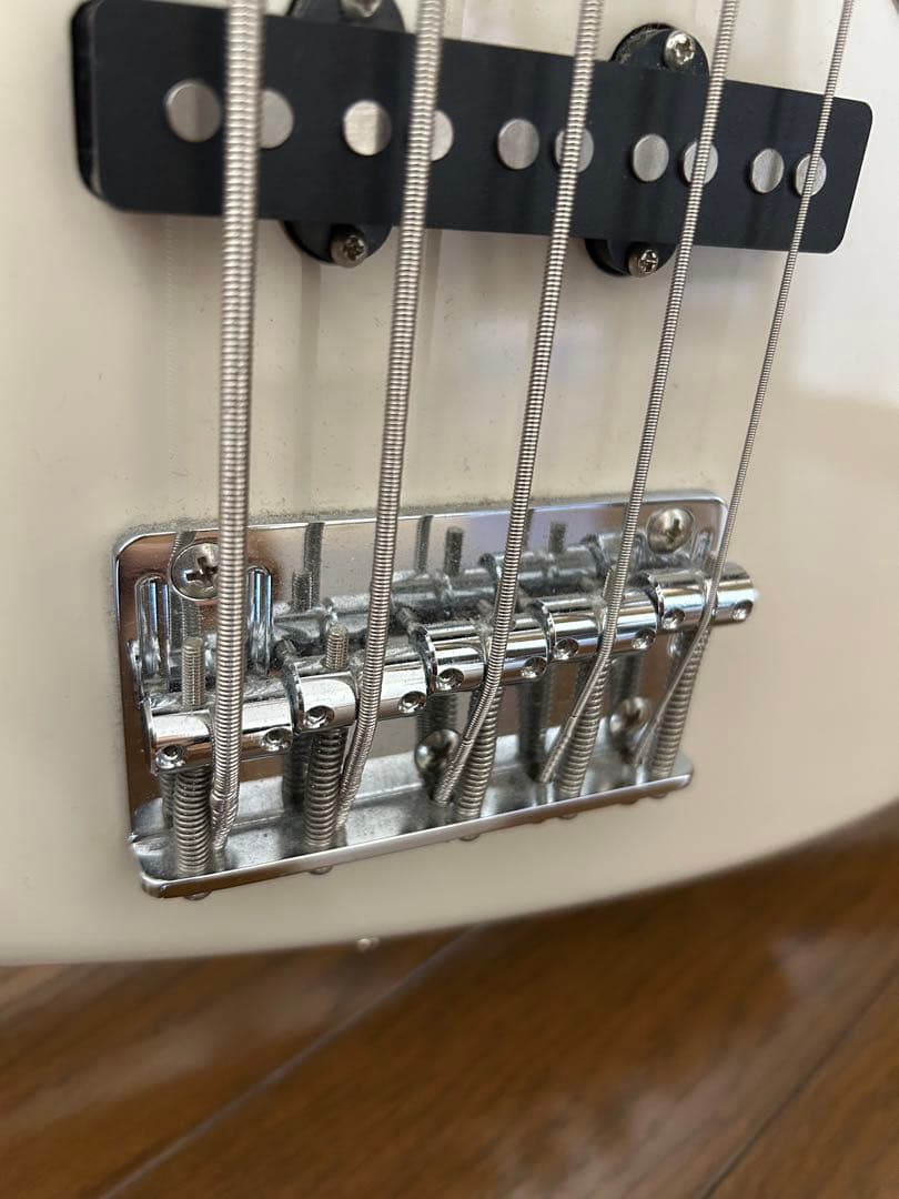 美品　FGN エレキベース ホワイト