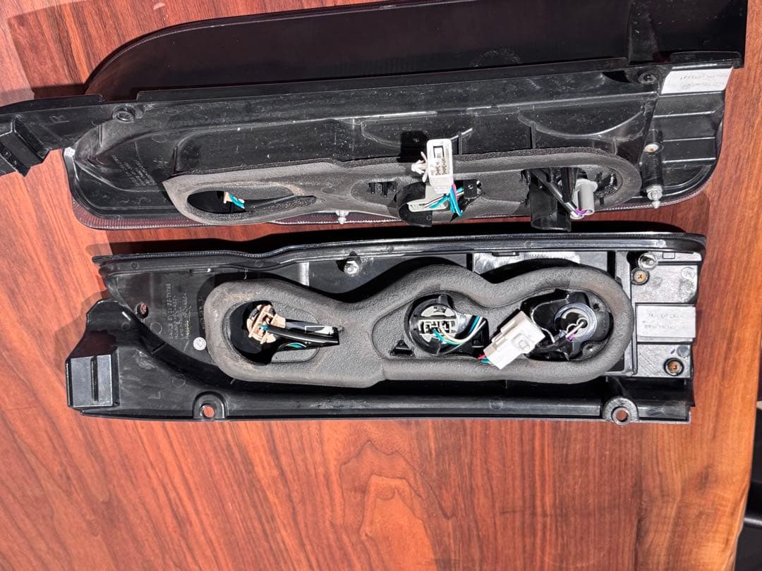 200系 LEDテールランプ クリア/レッド 2個セット