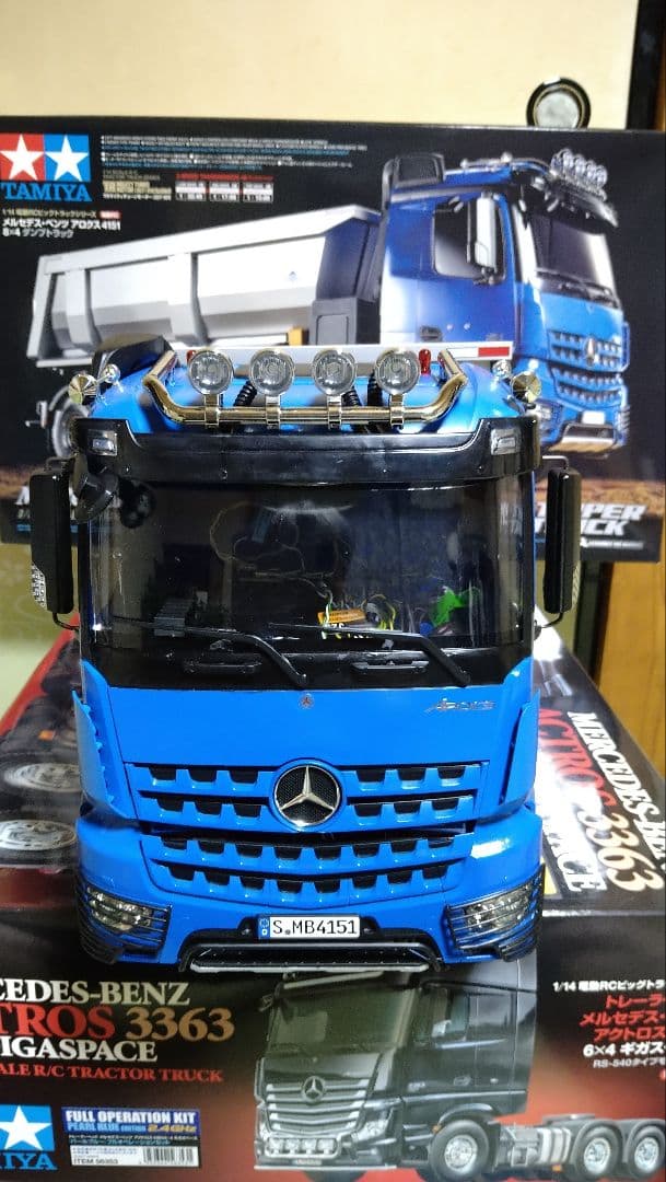1/14RC メルセデス・ベンツ アロクス 4151 8x4 ダンプトラック