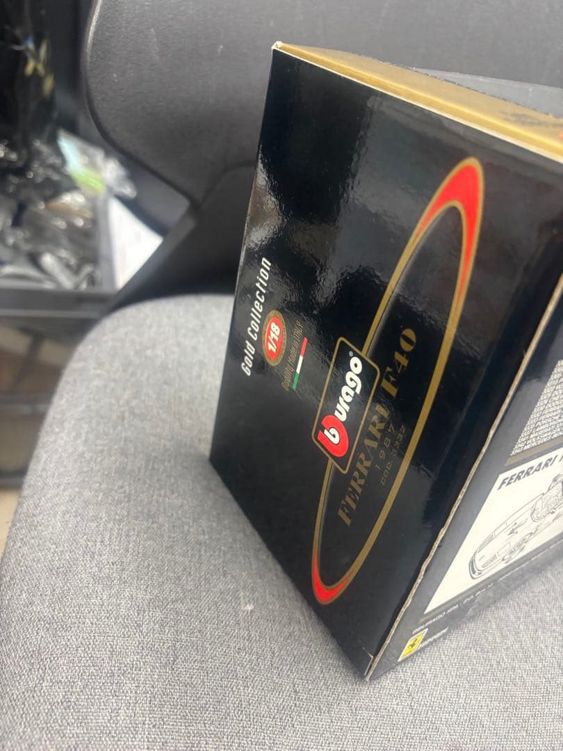 【美品】フェラーリ　F40 burago 1/18