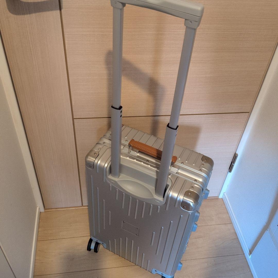 イノベーター アルミスーツケース シルバー INV1811 36 キャリーケース