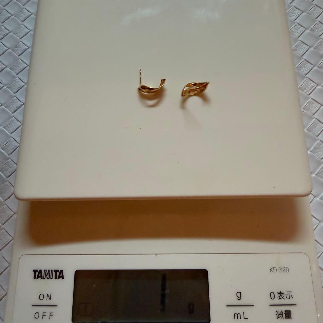 【新品未使用】K18 デザイン ピアス ゴールド VERITE