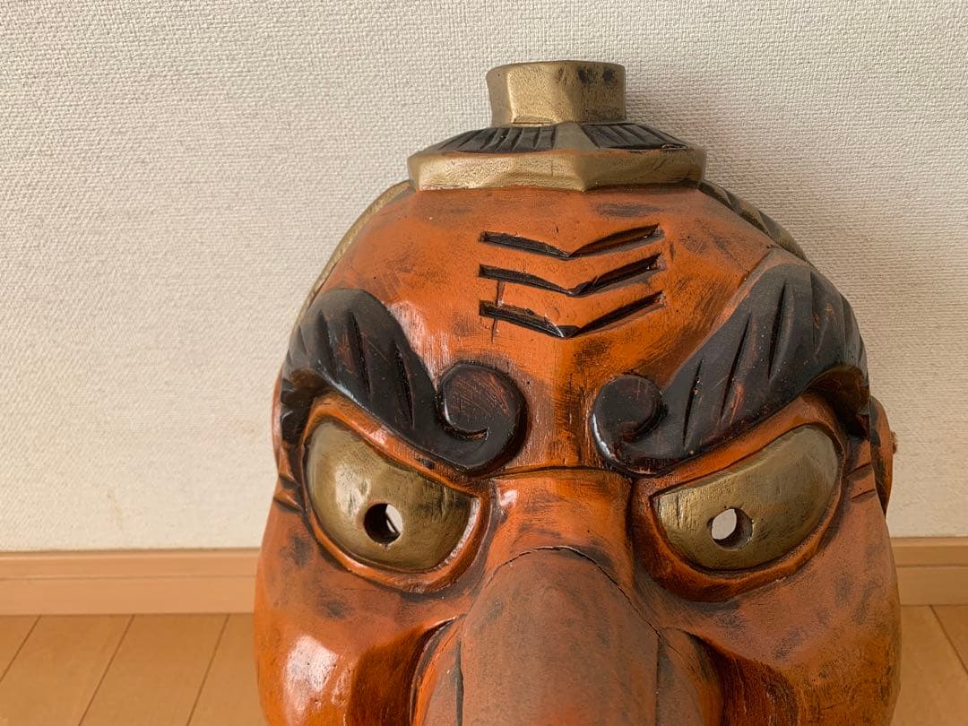 特大サイズの壁掛け　木製　天狗　漆塗 縁起物 天狗