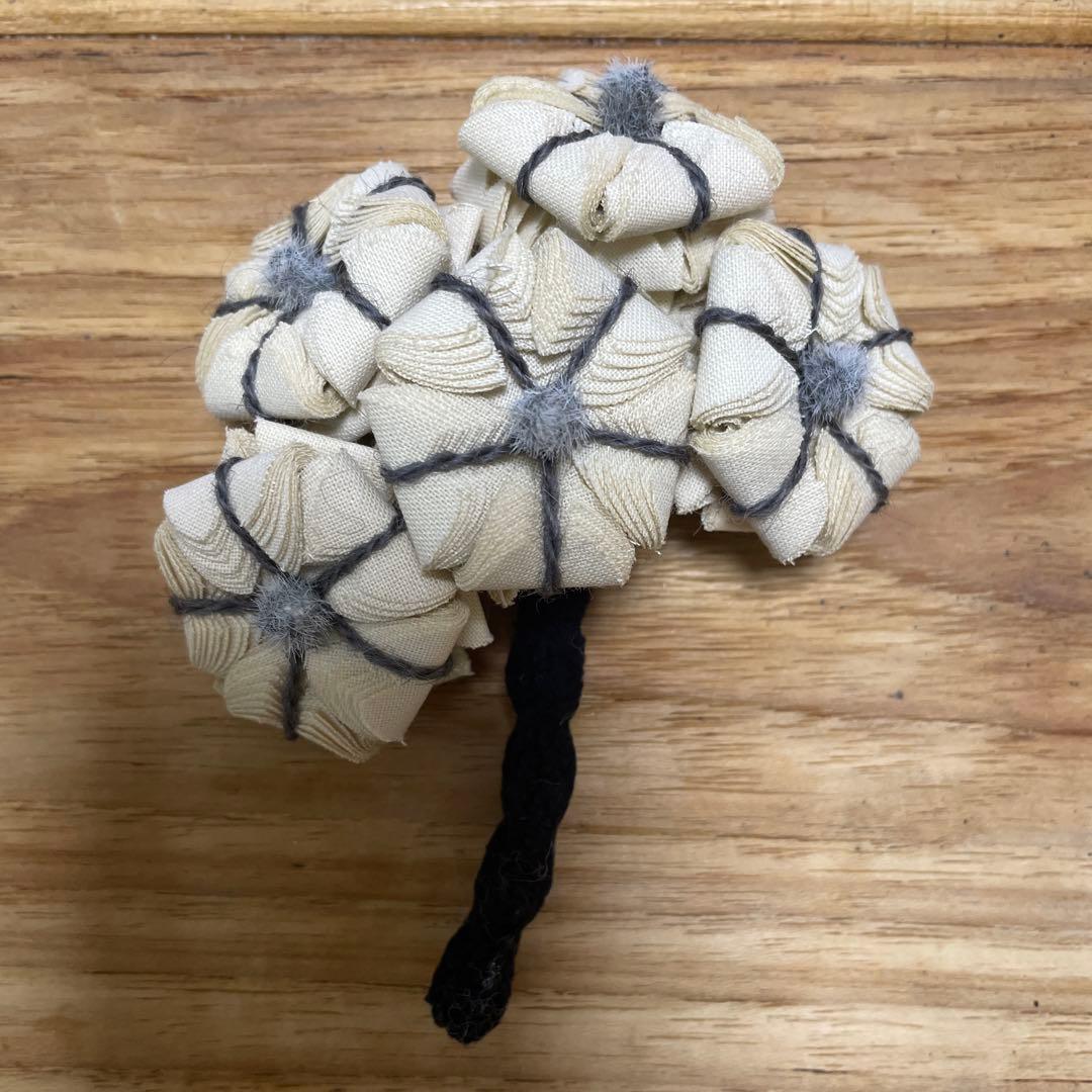 ミナペルホネン正規品　cloud berry ecru ブローチ