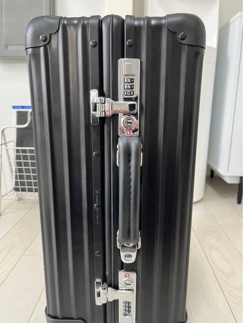 ブラックキャリーケース ダイヤル式ロック付き