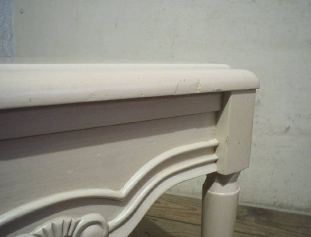 1081 クラシックなデザインのサイドテーブル　展示台　陳列台　ロココ調　レトロ