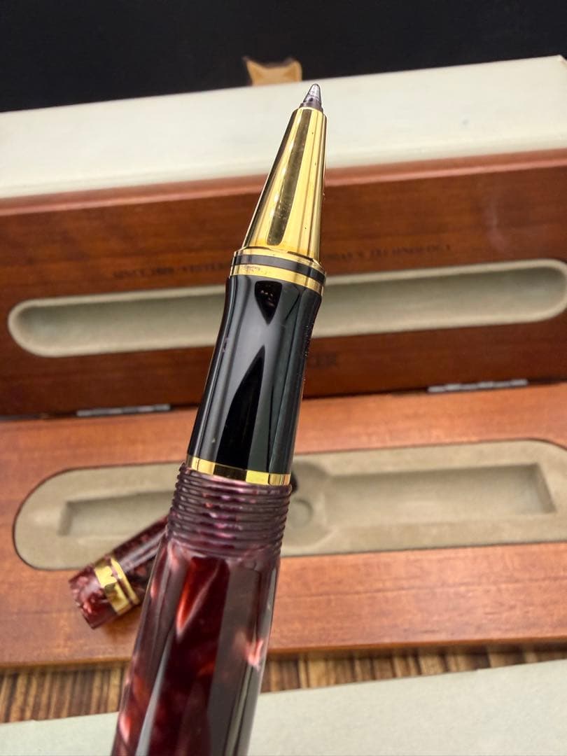 PARKER ローラーボール DUOFOLD インターナショナル レッドマーブル