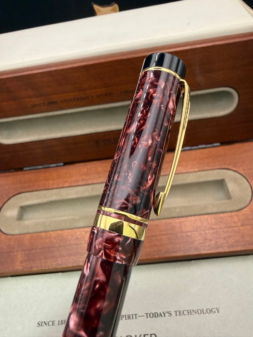 PARKER ローラーボール DUOFOLD インターナショナル レッドマーブル