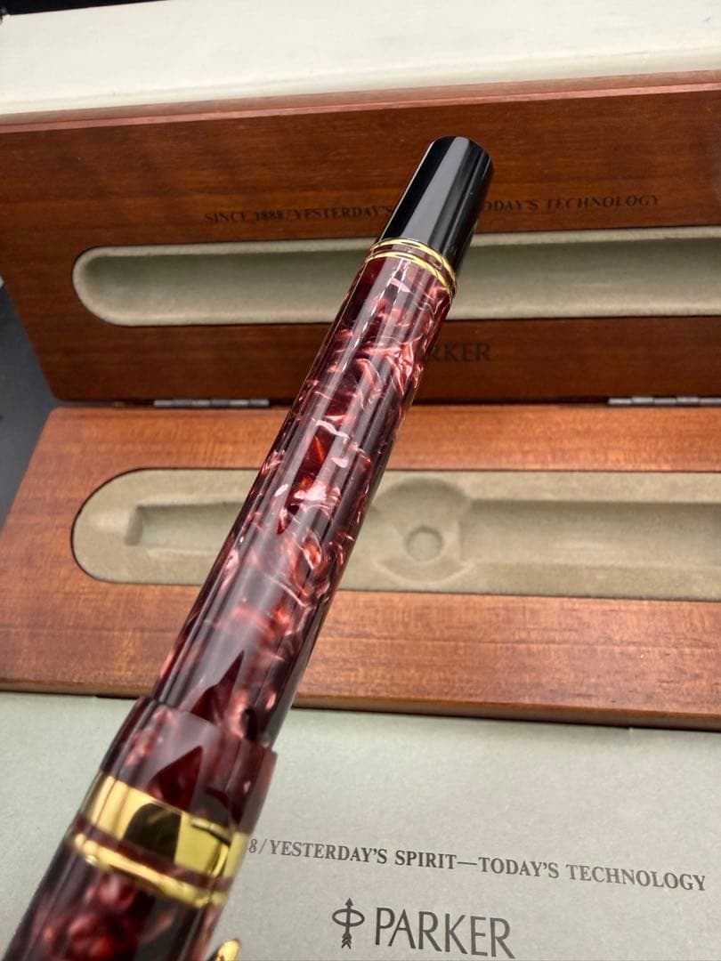 PARKER ローラーボール DUOFOLD インターナショナル レッドマーブル