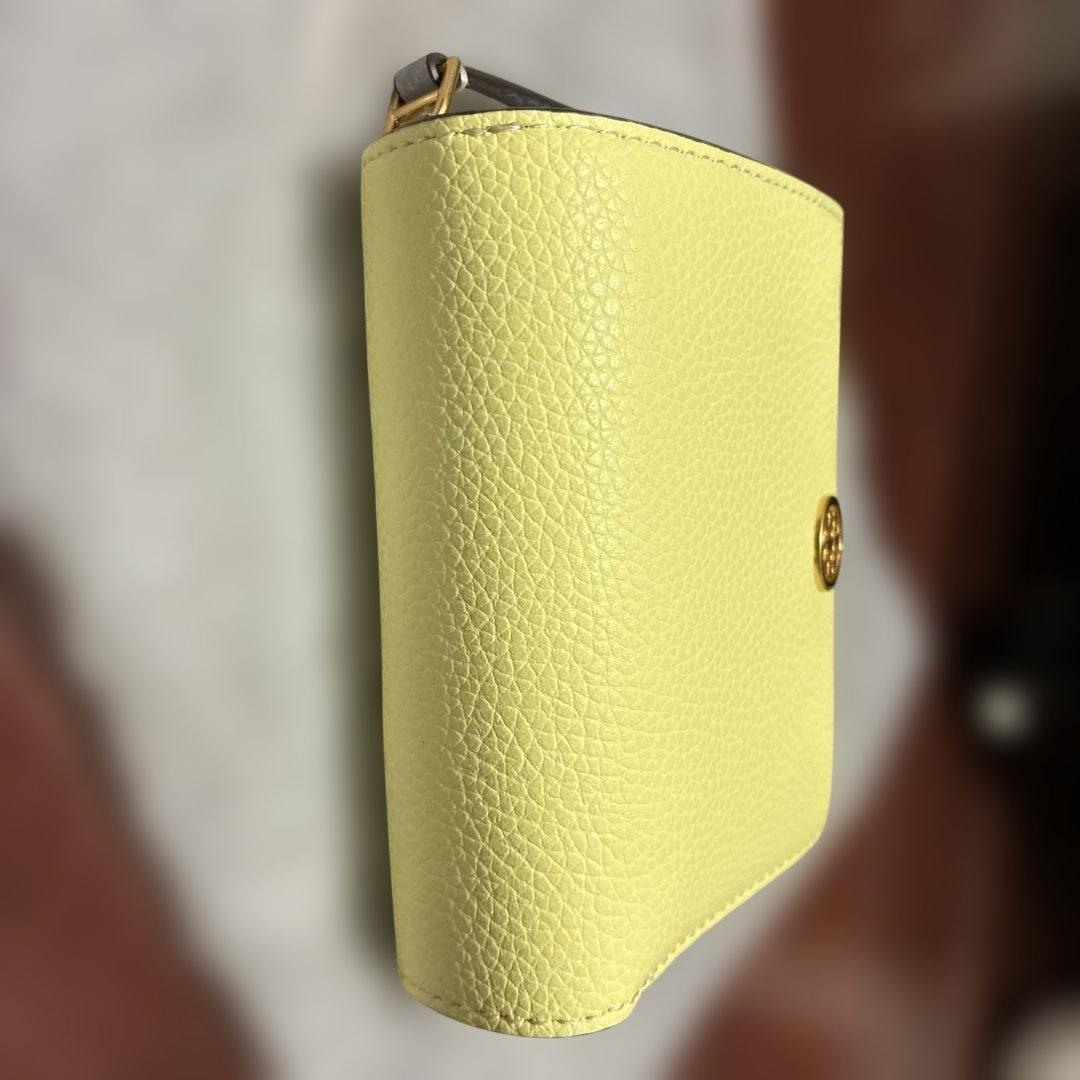 トリーバーチ　イエロー レザー 二つ折り財布