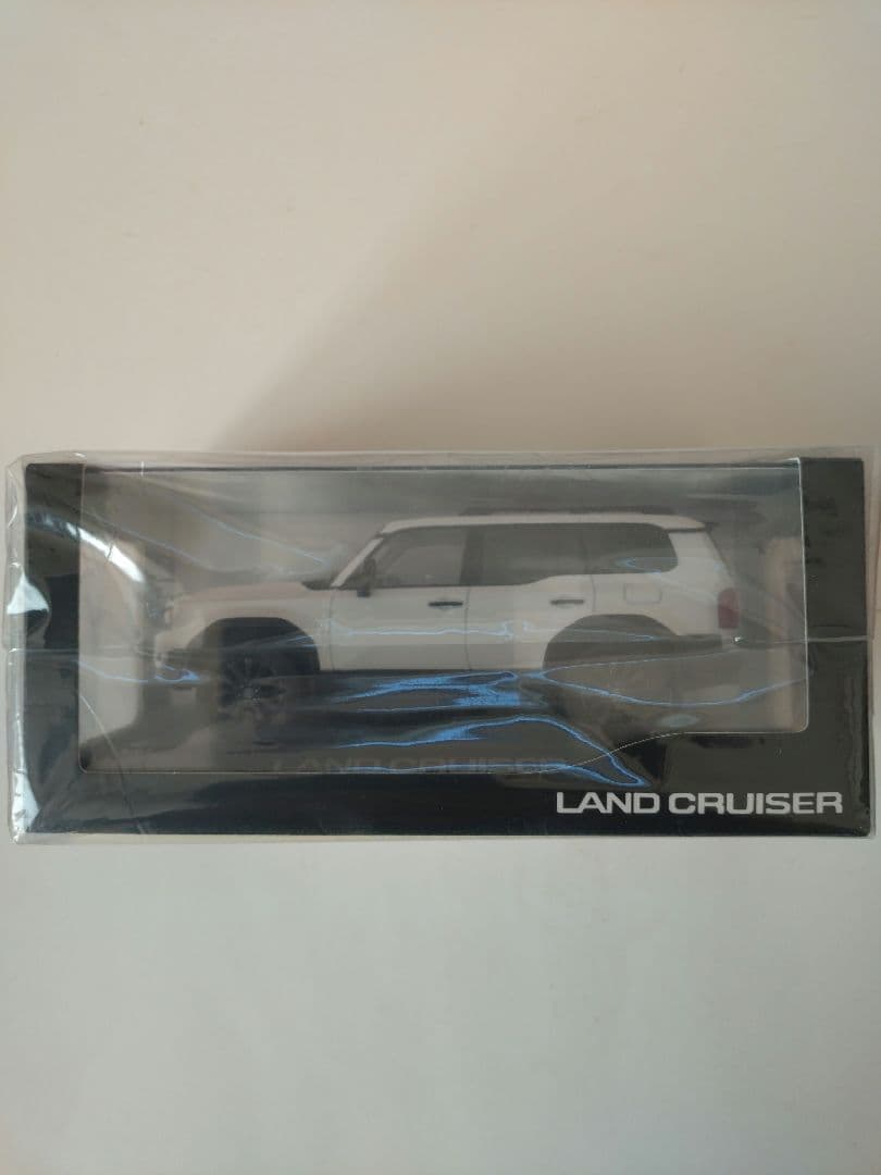 ランドクルーザー250 プラチナホワイトパールマイカ 1/30　未開封