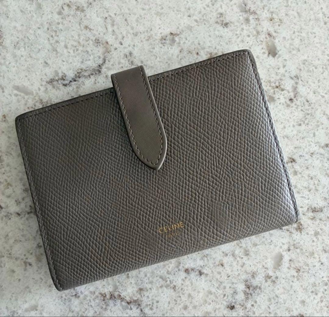 最終お値下げ。CELINE グレー 二つ折り財布