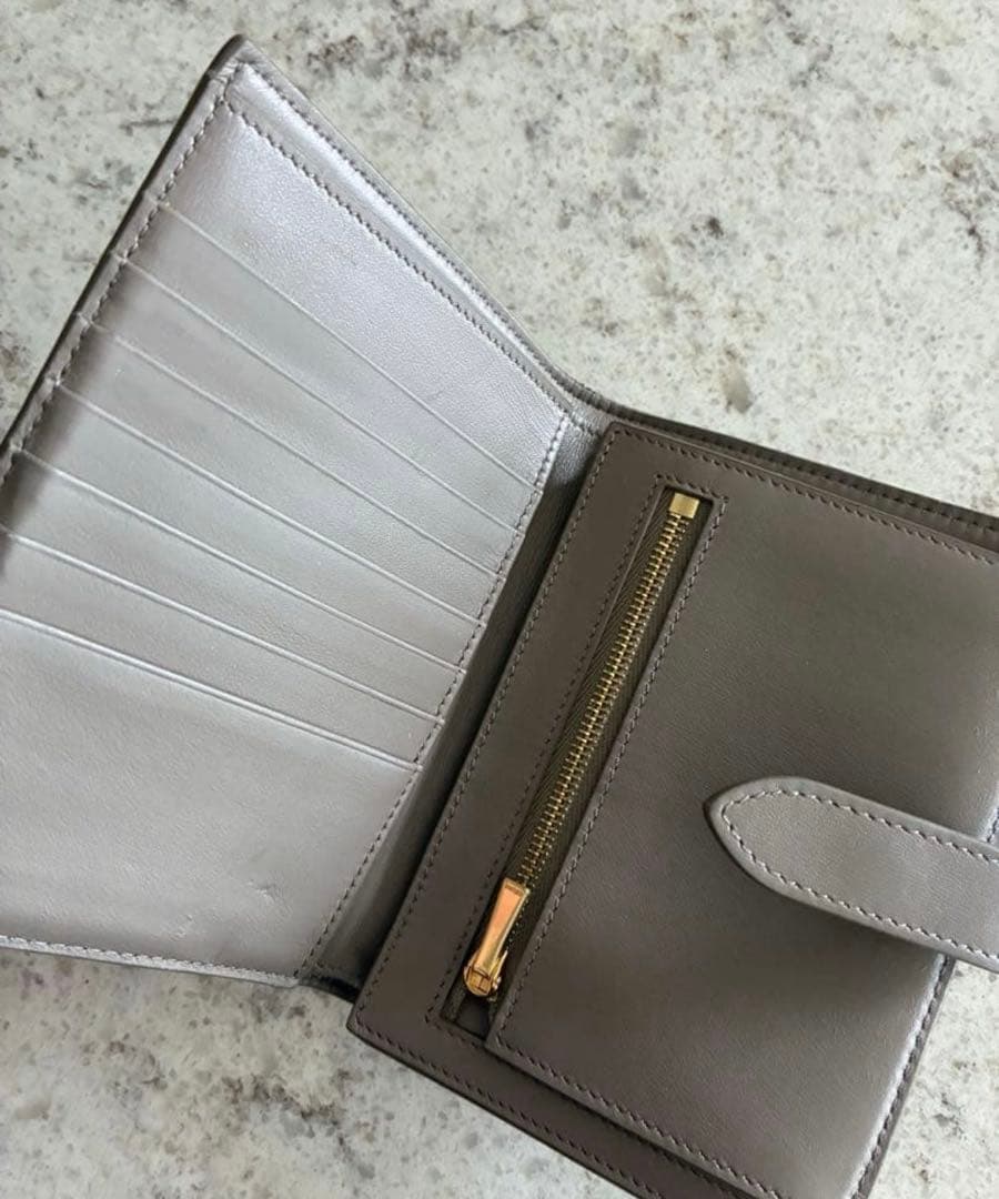 最終お値下げ。CELINE グレー 二つ折り財布