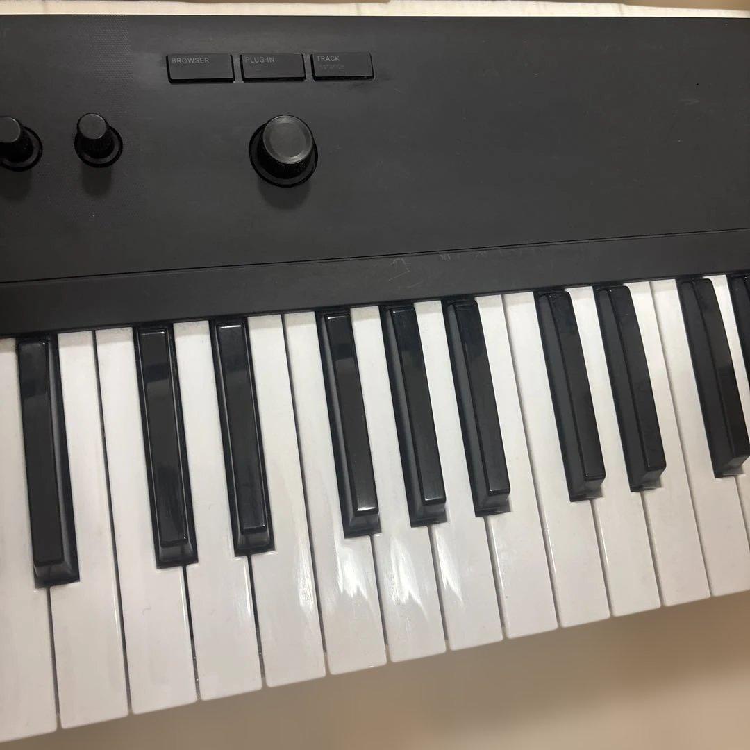 KOMPLETE KONTROL A61 キーボード