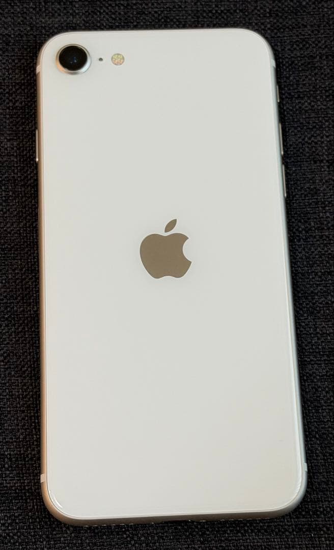 iPhone SE 3 スターライト 白色 64GB （中古）　SIMロックなし