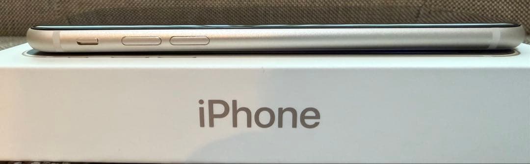 iPhone SE 3 スターライト 白色 64GB （中古）　SIMロックなし